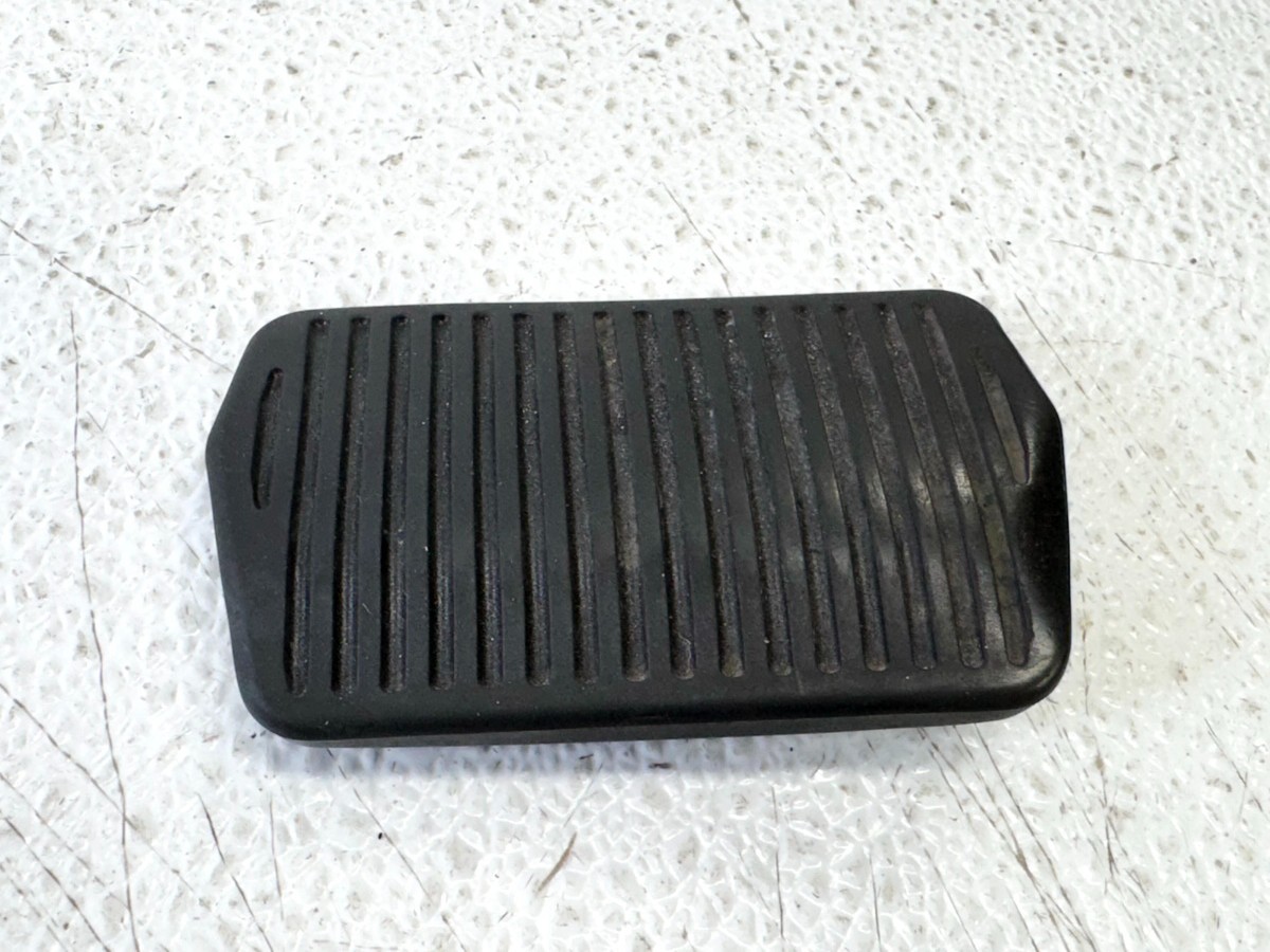 17-19 FORD ESCAPE AUTOMATIC TRANSMISSION BRAKE PEDAL PAD COVER