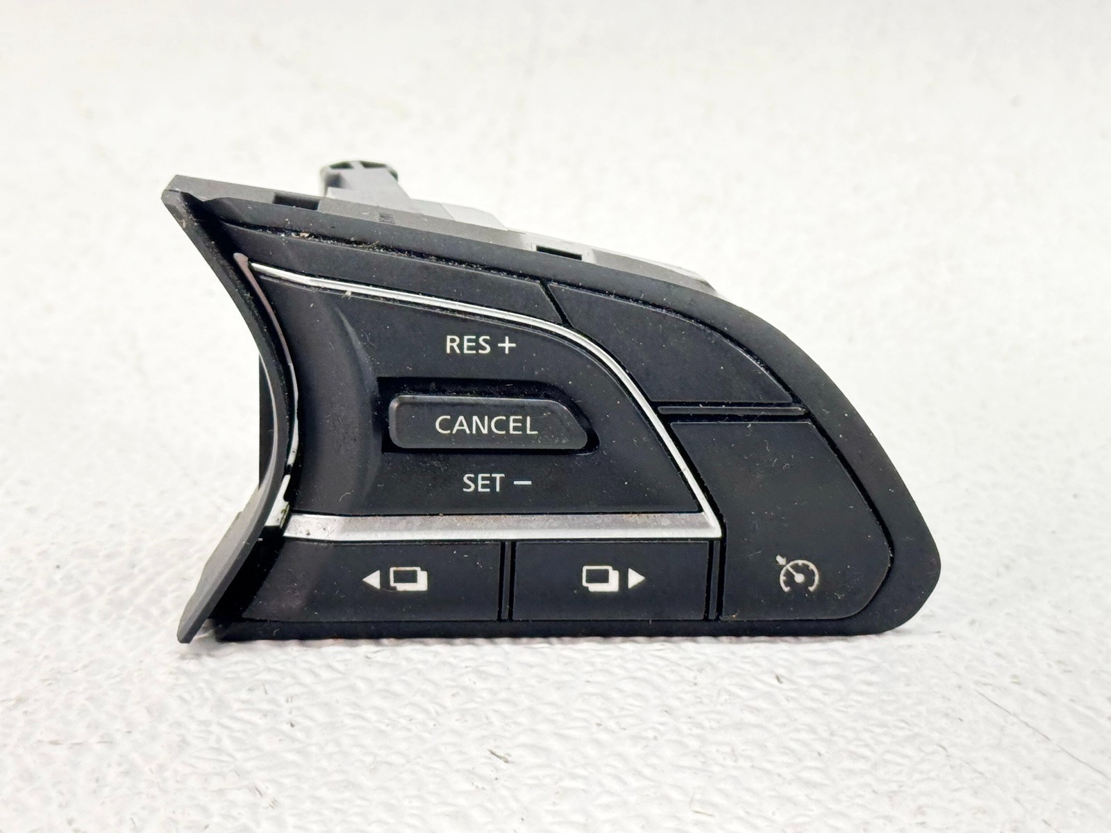 14-20 INFINITI Q50 STEERING WHEEL RIGHT RH SIDE CRUISE CONTROL SWITCH PANEL