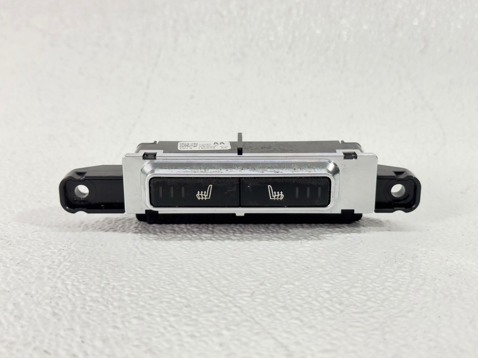 14-22 RANGE ROVER EVOQUE REAR CONSOLE SEAT HEAT HEATER SWITCH CONTROL PANEL
