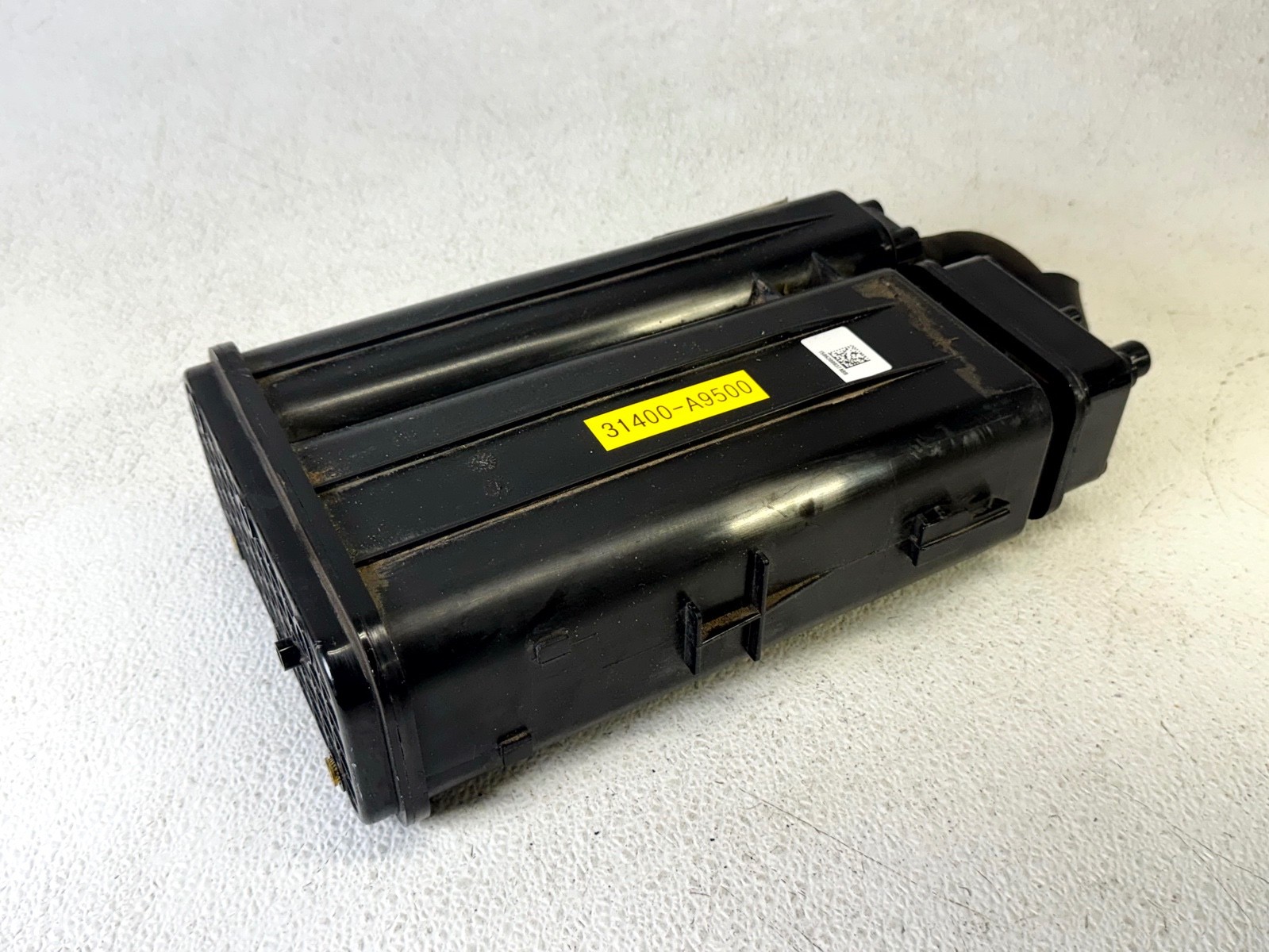 15-18 KIA SEDONA FWD 3.3L FUEL VAPOR EVAP EVAPORATOR CANISTER