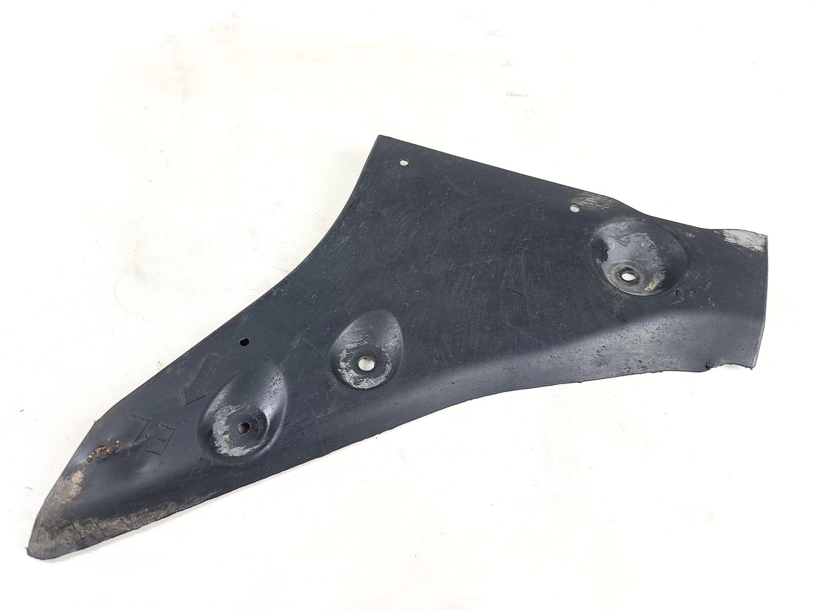 14-23 INFINITI Q50 Q60 REAR LEFT FLOOR SUBFRAME UNDERBODY MOUNT STAY BRACKET
