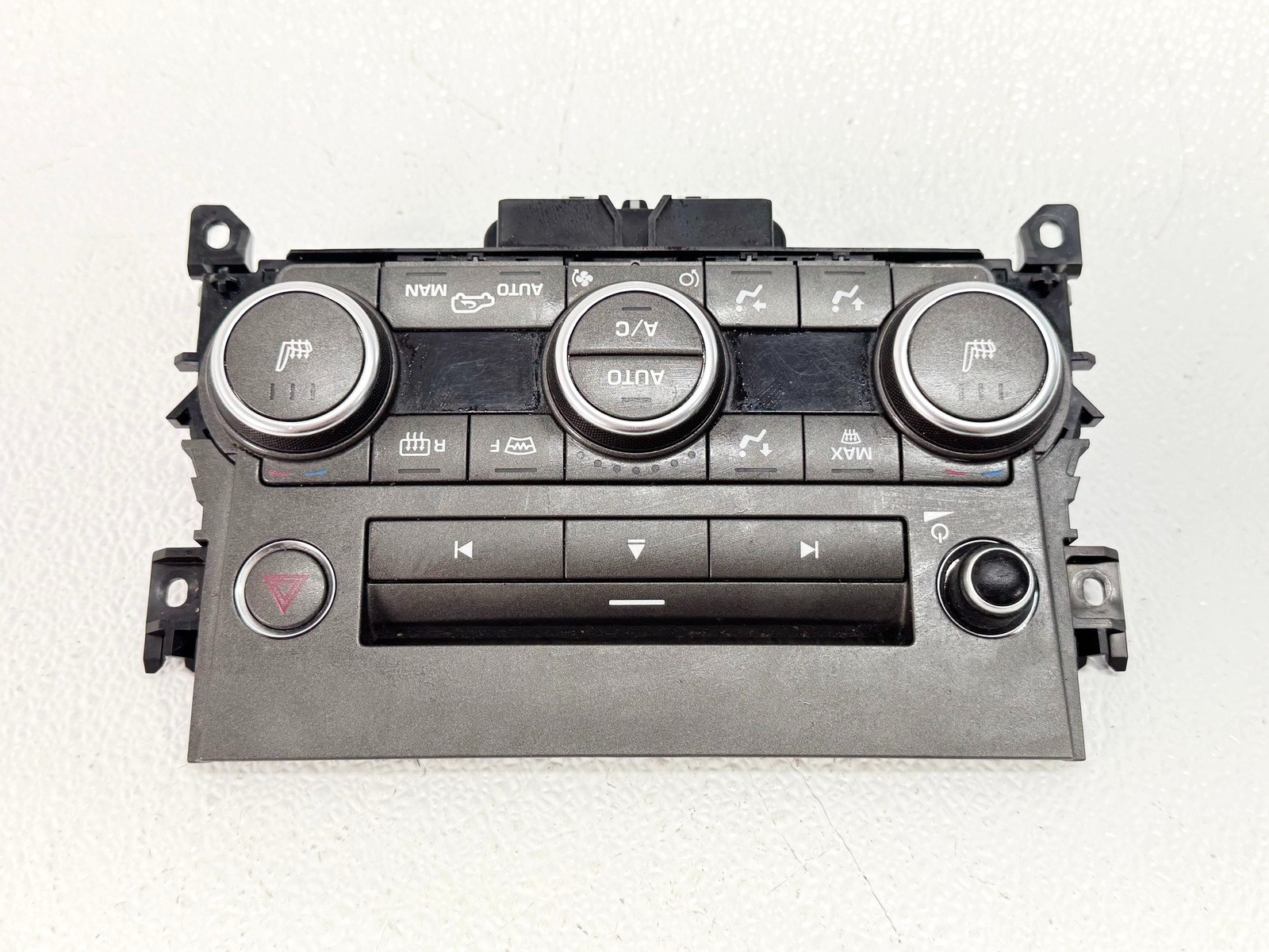 14-15 RANGE ROVER EVOQUE CENTER CONSOLE A /C CLIMATE CONTROL SWITCH PANEL EOM