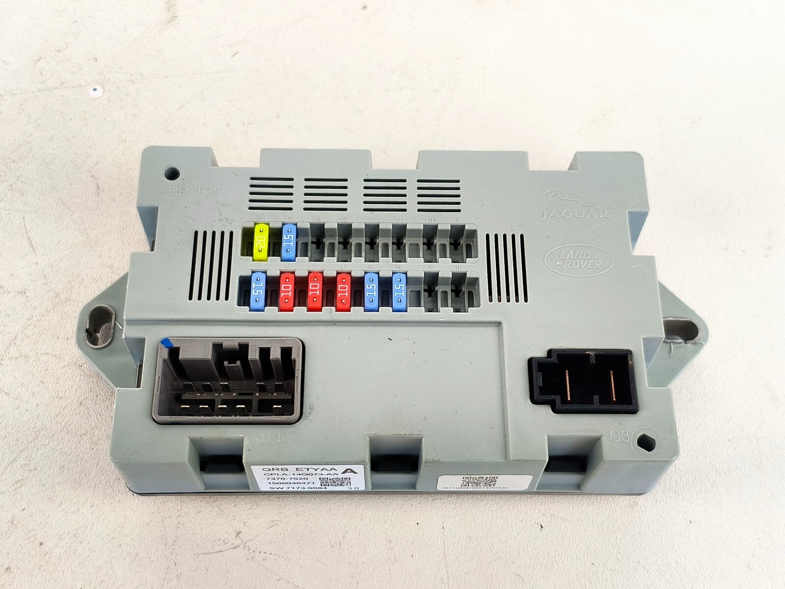 15-19 LAND ROVER DISCOVERY SPORT REAR FUSE RELAY JUNCTION FUSE BOX CONTROL