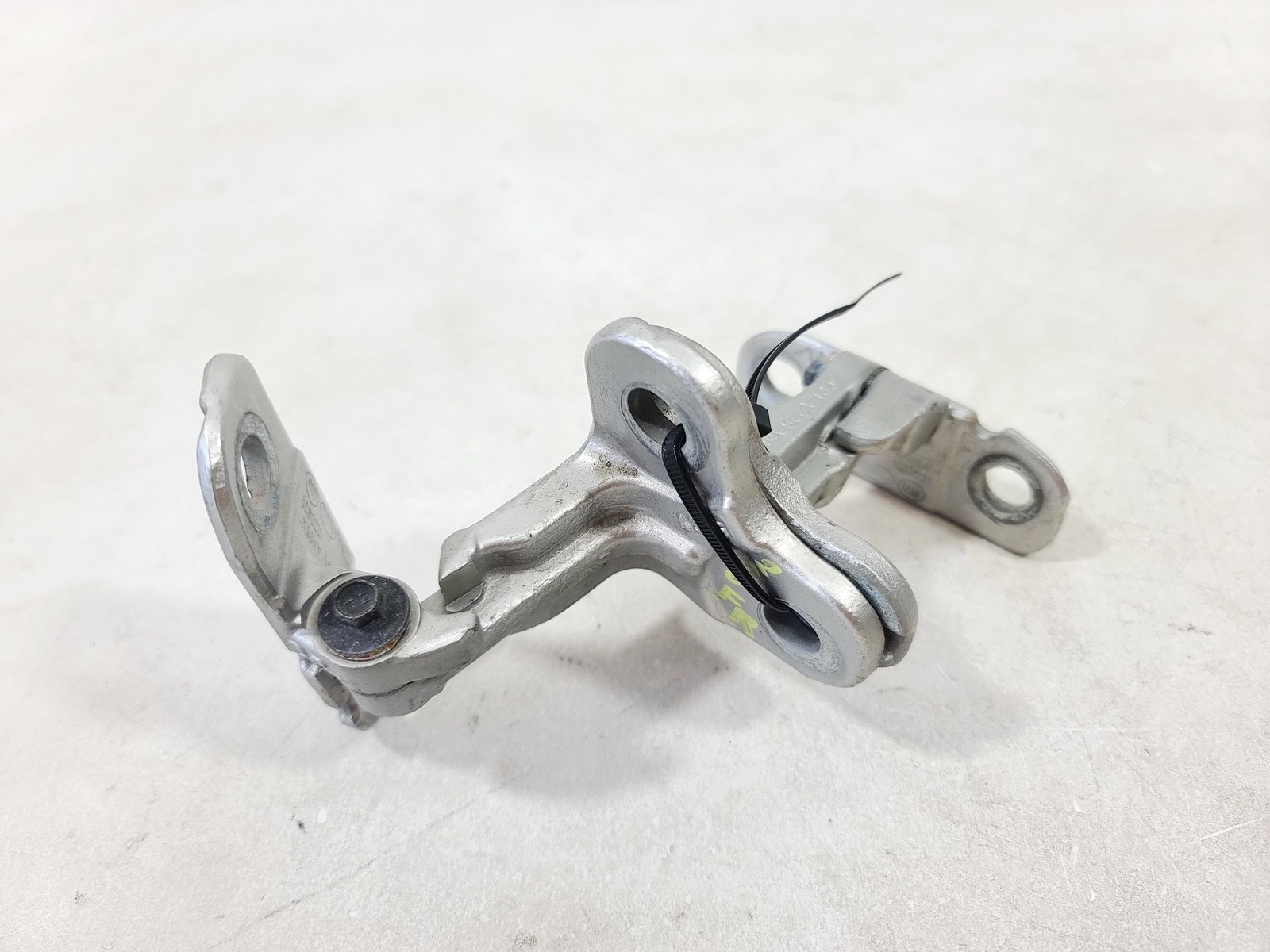 17-20 JAGUAR F-PACE FRONT RIGHT PASS SIDE DOOR UPPER & LOWER HINGE SET OF 2