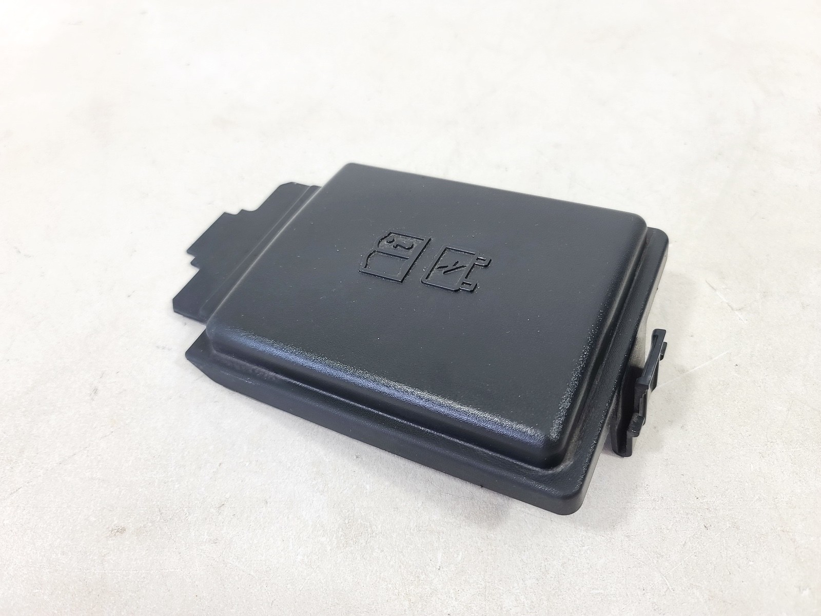 16-20 JAGUAR XE XF F-PACE FUSE RELAY JUNCTION BLOCK BOX UPPER COVER CAP