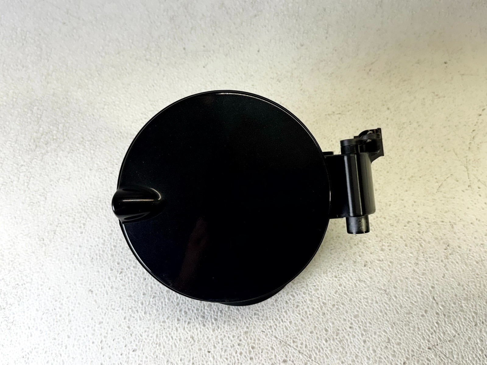 12-18 FORD FOCUS FUEL TANK FILLER DOOR LID COVER PANEL