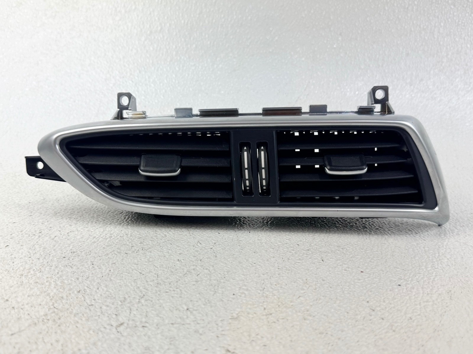 17-19 INFINITI QX30 DASHBOARD CENTER HVAC A/C AIR VENT GRILLE TRIM COVER