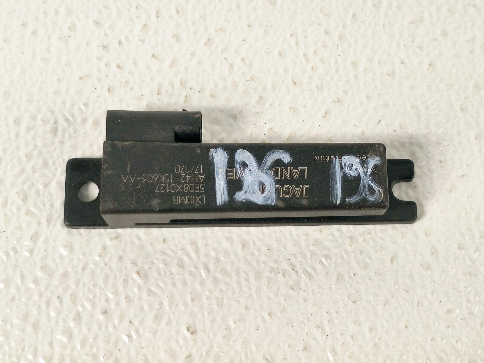 16-20 JAGUAR XF XE F-PACE KEYLESS GO ENTRY RECEIVER COMPUTER CONTROL MODULE