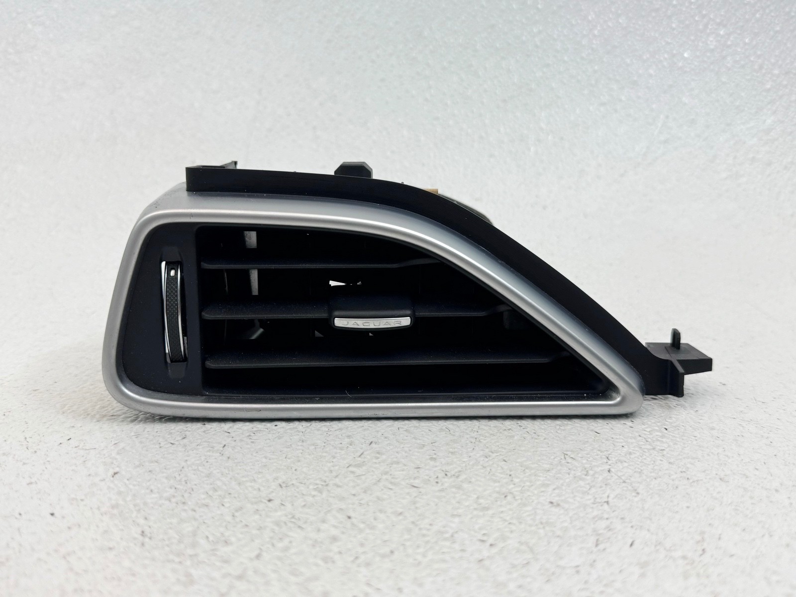 17-20 JAGUAR XE F-PACE FRONT LEFT SIDE DASHBOARD A/C HVAC HEATER VENT GRILLE