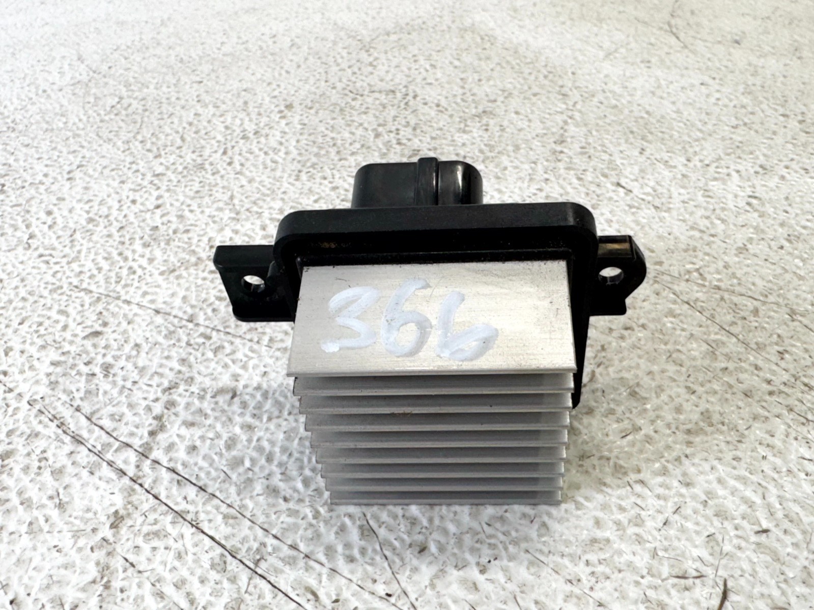 14-20 MITSUBISHI OUTLANDER HVAC A / C HEATER BLOWER MOTOR RESISTOR MODULE