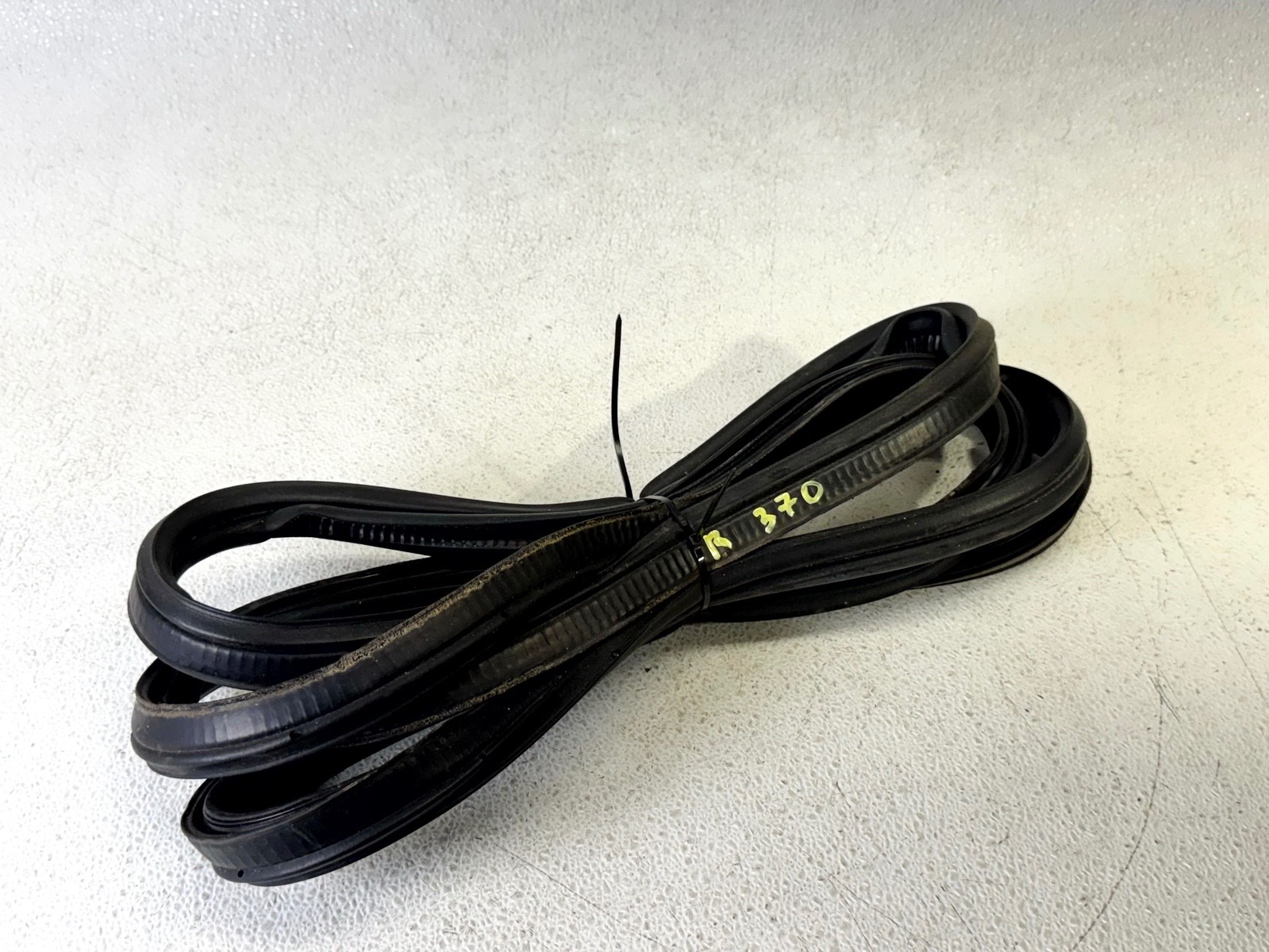 13-20 INFINITI JX35 QX60 REAR TRUNK TAILGATE LIFTGATE WEATHERSTRIP SEAL
