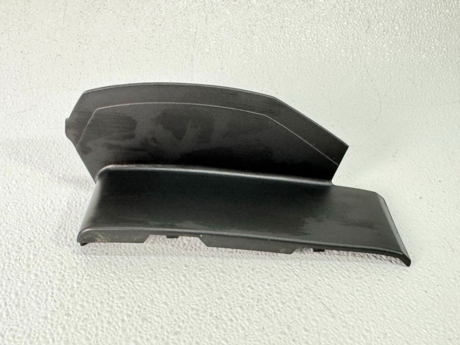 11-21 INFINITI QX56 QX80 REAR RIGHT RH SIDE TAILLIGHT MOUNT SUPPORT BRACKET