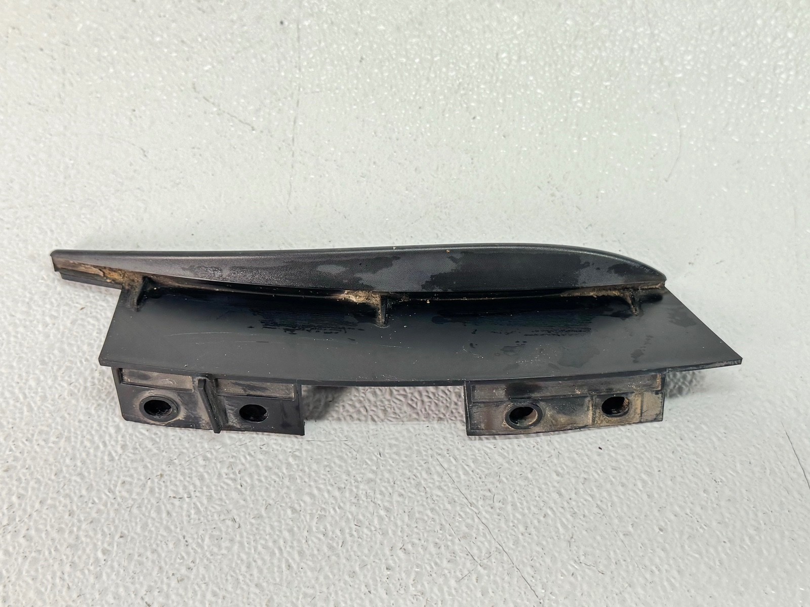 17-20 JAGUAR F-PACE REAR RIGHT PASS SIDE BUMPER COVER PANEL TRIM BRACKET
