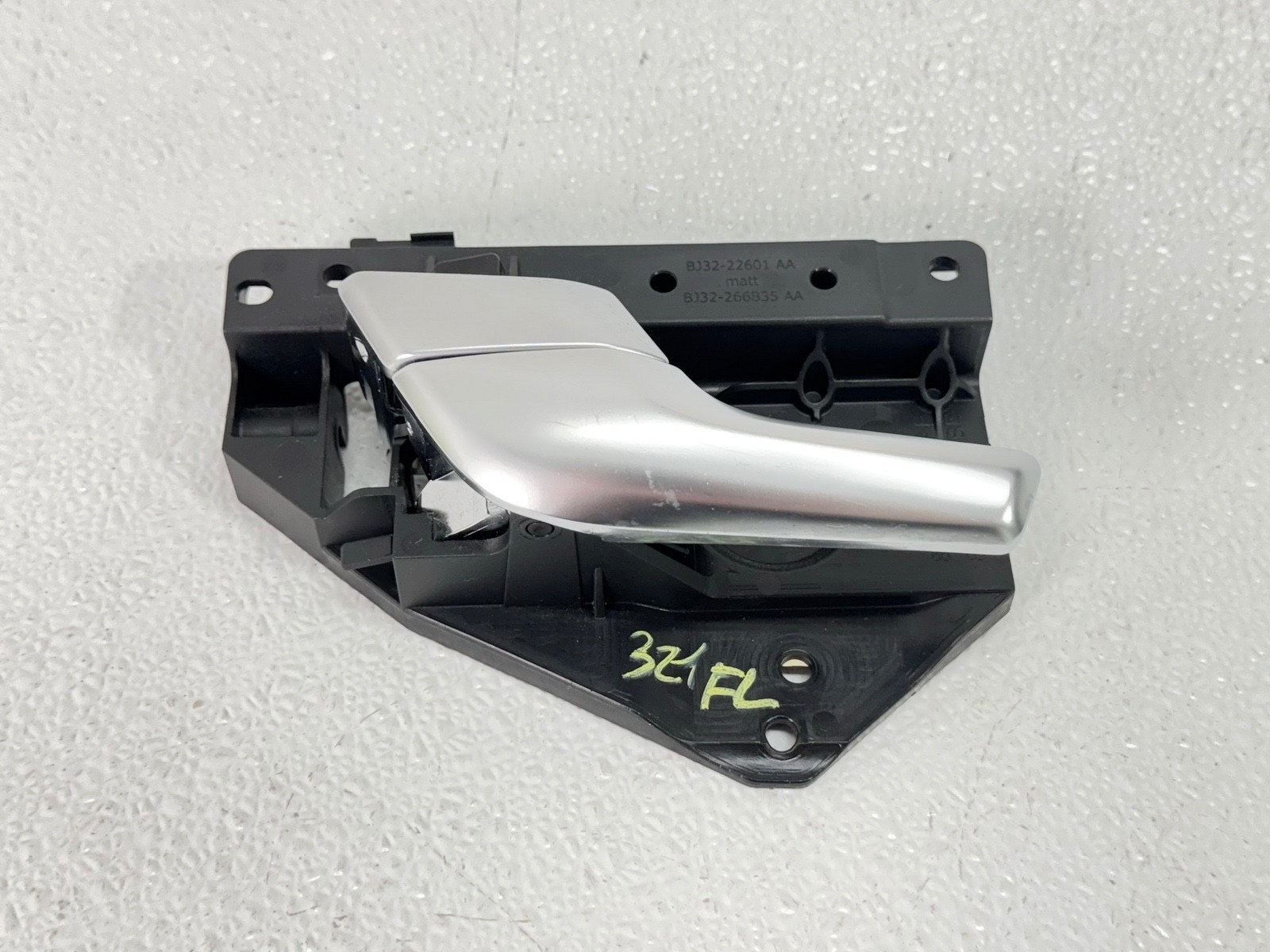 12-19 RANGE ROVER EVOQUE FRONT LEFT DRIVER SIDE DOOR INTERIOR HANDLE BEZEL