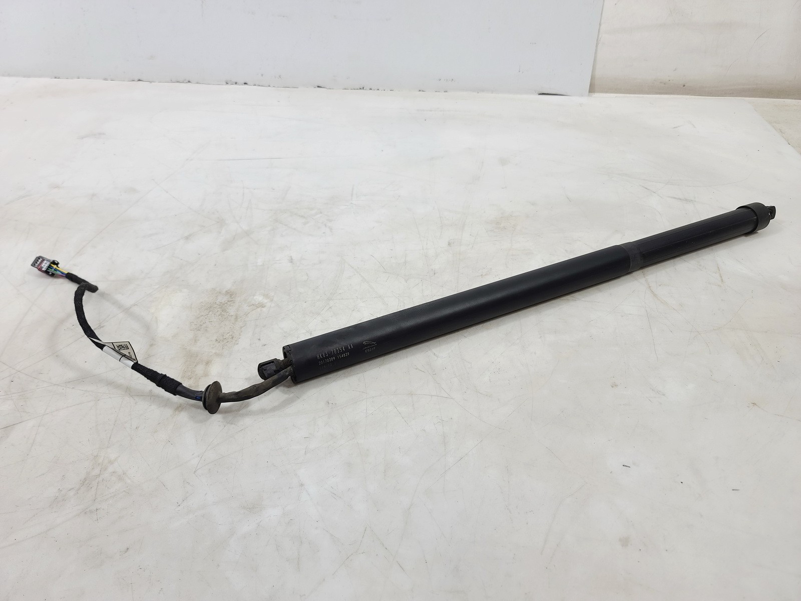 17-20 JAGUAR F-PACE REAR RIGHT PASS SIDE LIFTGATE LIFT SUPPORT SHOCK STRUT