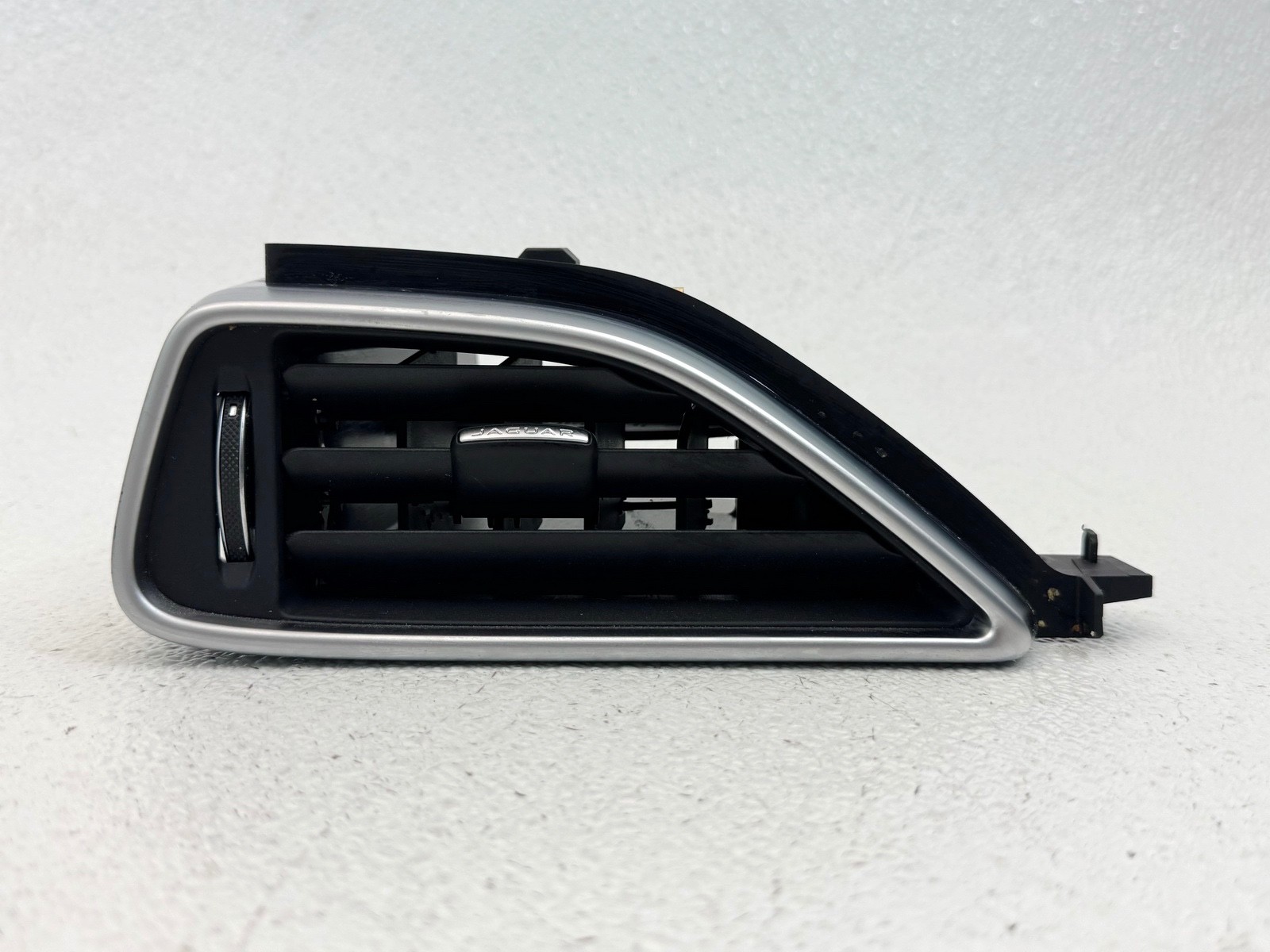 17-20 JAGUAR XE F-PACE FRONT LEFT LH DASHBOARD A/C HVAC HEATER VENT GRILLE