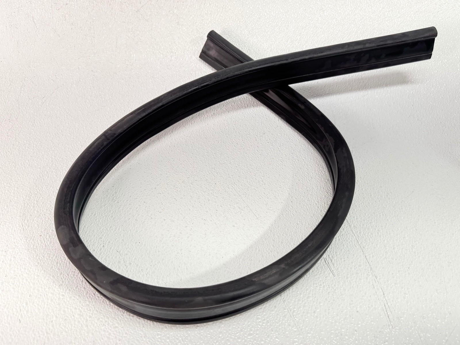 17-20 JAGUAR F-PACE FRONT HOOD BONNET WEATHERSTRIP RUBBER SEAL