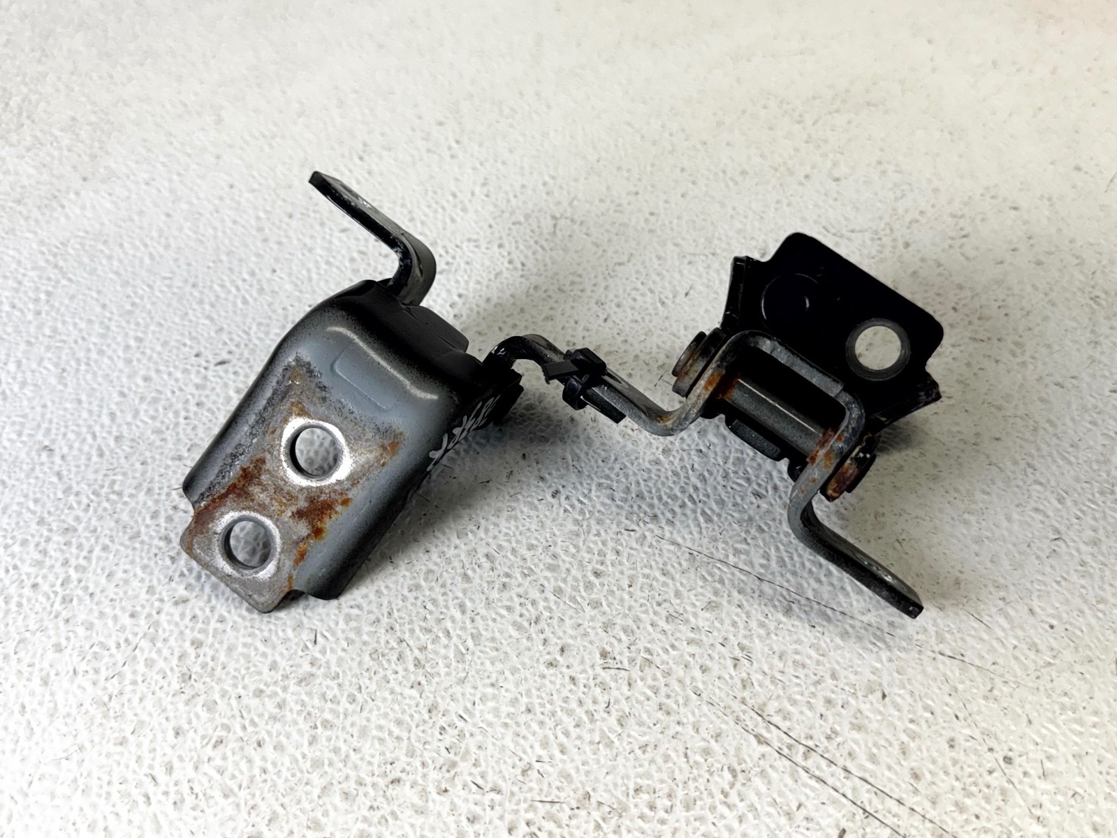 19-25 MAZDA 3 REAR RIGHT RH PASS SIDE DOOR LOWER & UPPER SUPPORT HINGE