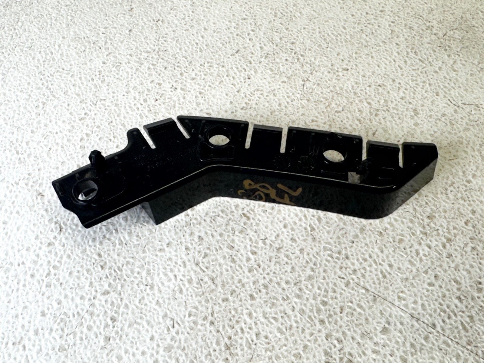 15-19 LAND ROVER DISCOVERY SPORT FRONT LEFT LH SIDE BUMPER MOUNT BRACKET