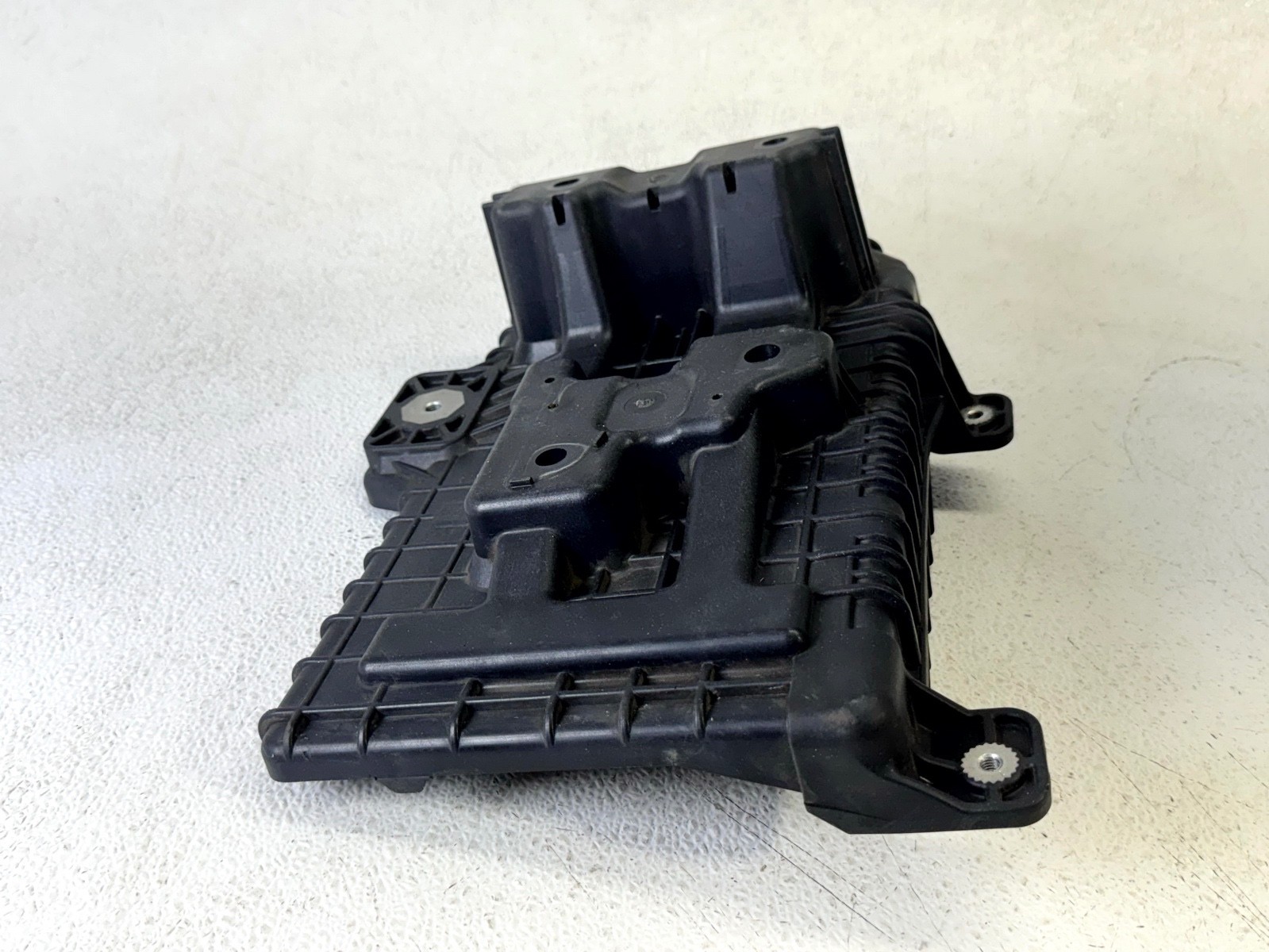 15-21 KIA SEDONA 80 AMP BATTERY CARRIER TRAY MOUNT BRACKET