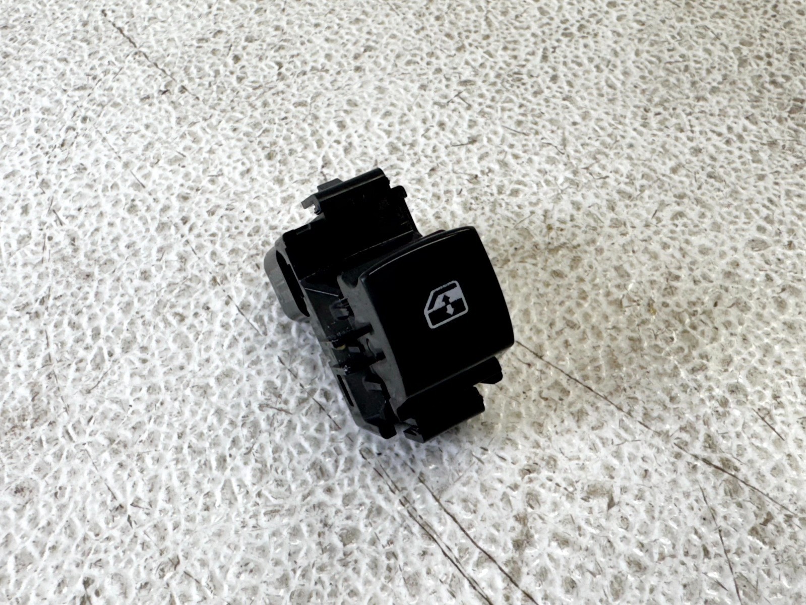 14-20 MITSUBISHI OUTLANDER FRONT RIGHT RH SIDE DOOR WINDOW CONTROL SWITCH