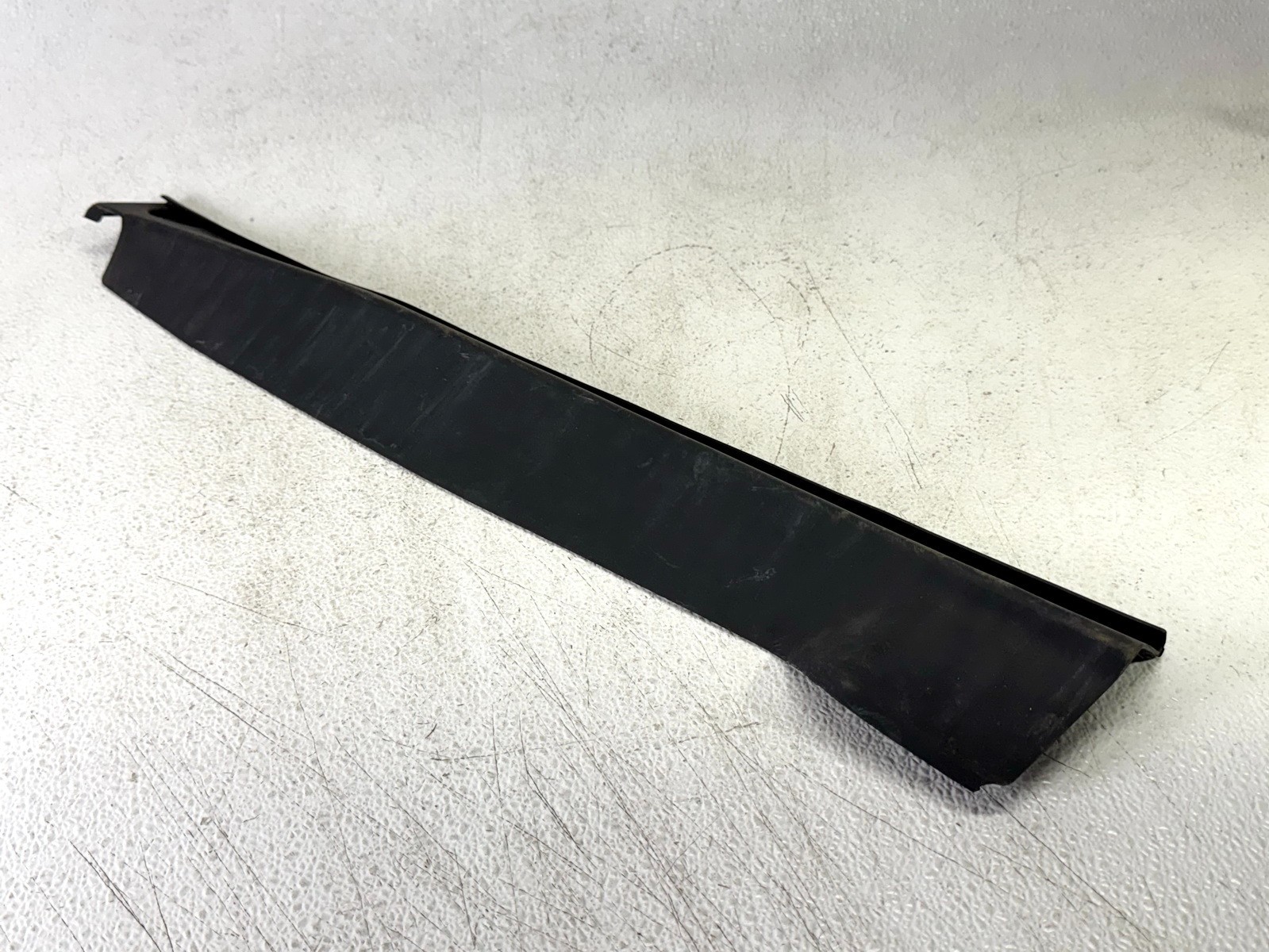 16-23 MAZDA CX-9 CX9 FRONT RIGHT RH PASS SIDE HOOD FENDEER SEAL COVER