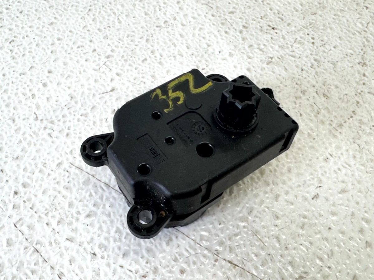 17-19 FORD ESCAPE A / C HVAC AIR HEATER FLAP DOOR ACTUATOR MOTOR