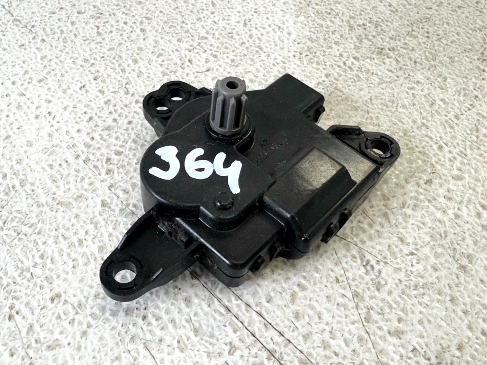 13-18 KIA SORENTO HVAC A / C FLAP DOOR HEATER BLOWER MOTOR ACTUATOR