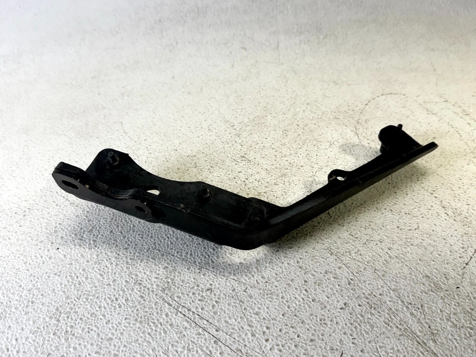 13-20 INFINITI JX35 QX60 FRONT LH SIDE TRANSMISSION OIL COOLER LOWER BRACKET
