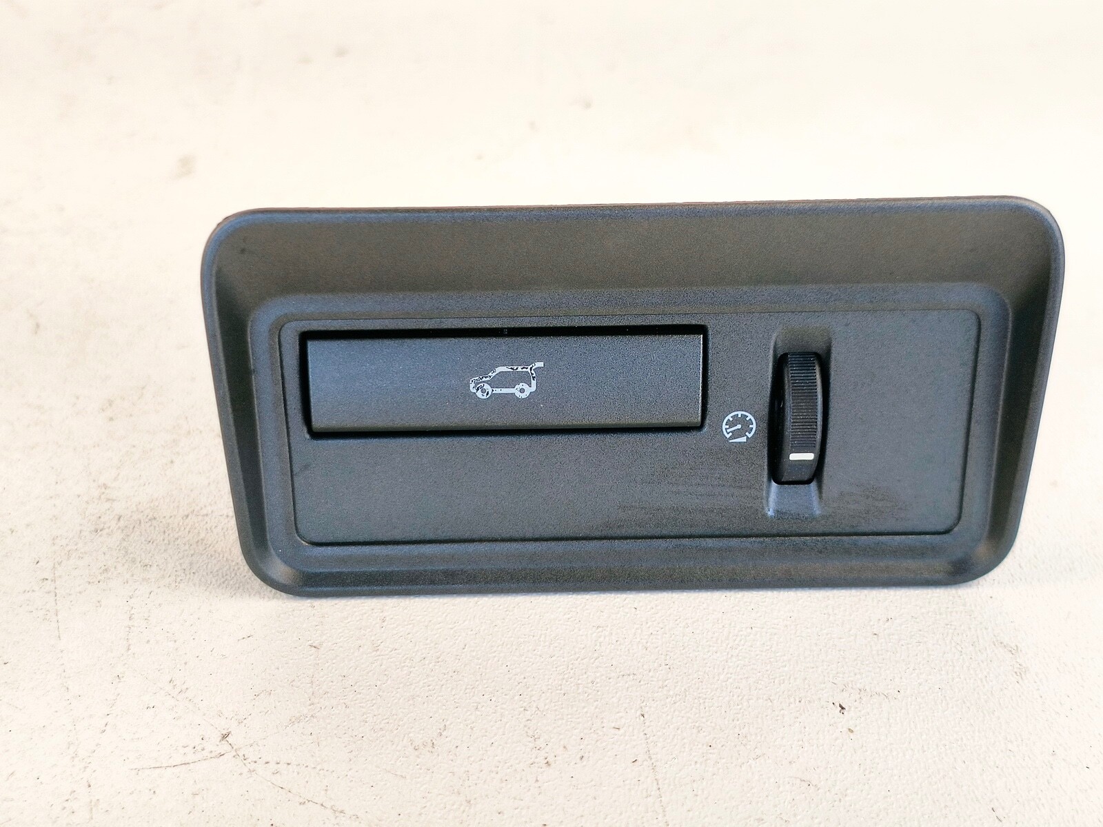 12-19 RANGE ROVER EVOQUE DASH LEFT SIDE TRUNK LID LEVELING CONTROL SWITCH