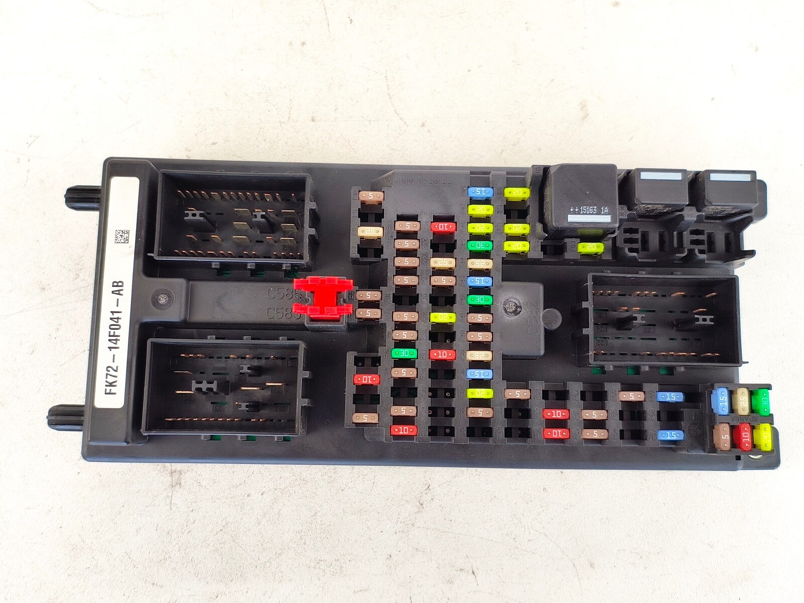 15-19 LAND ROVER DISCOVERY SPORT FRONT CONTROL BODY RELAY FUSE BOX MODULE