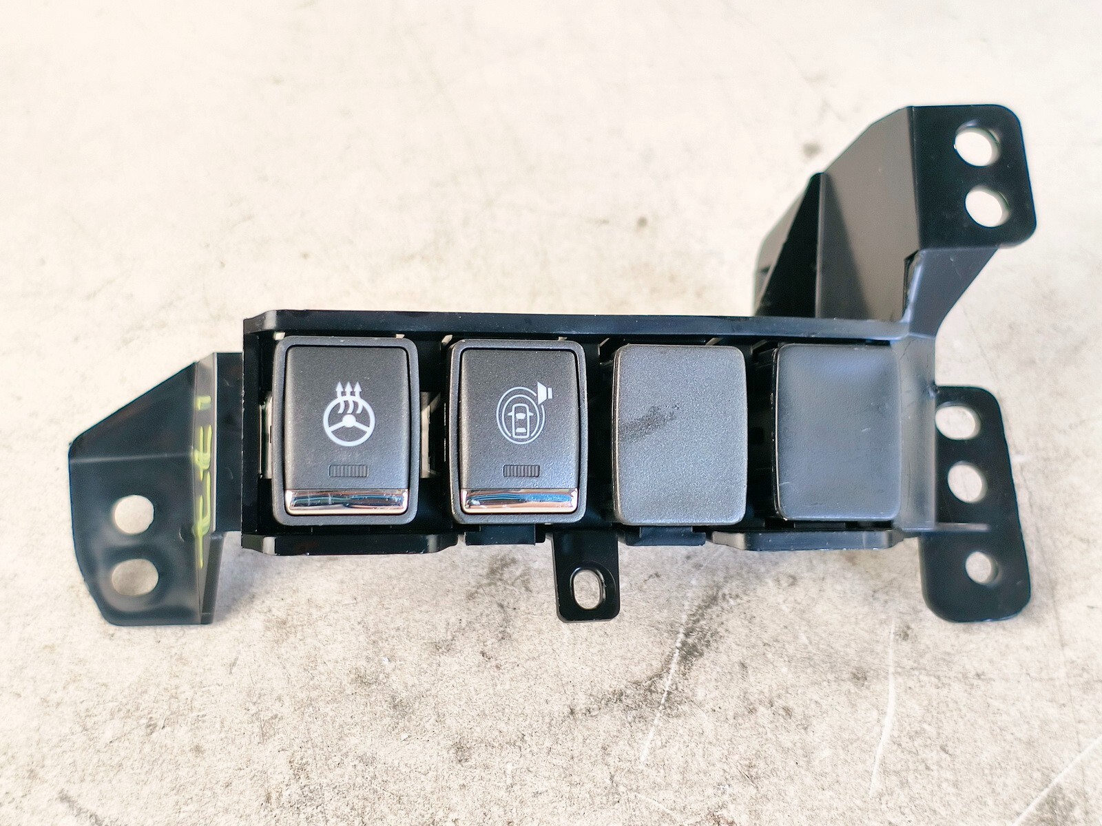 13-20 INFINITI JX35 QX60 DASHBOARD LOWER STEERING WHEEL HEAT CONTROL SWITCH