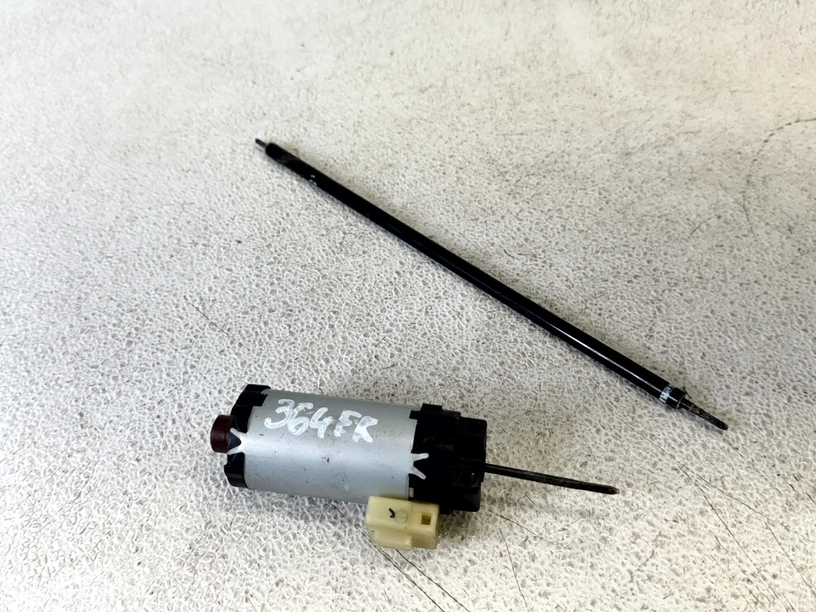 17-20 FORD FUSION FRONT RIGHT RH PASS SIDE SEAT ADJUST CONTROL MOTOR