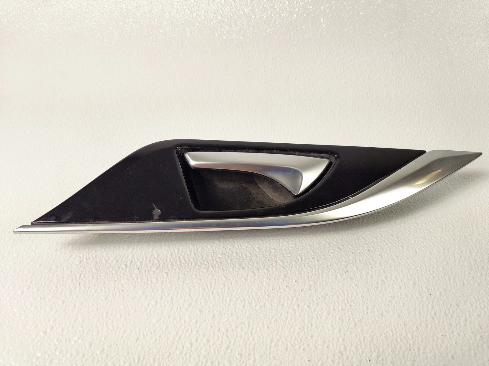 17-19 INFINITI QX30 REAR LEFT LH DRIVER SIDE INSIDE INTERIOR HANDLE BEZEL
