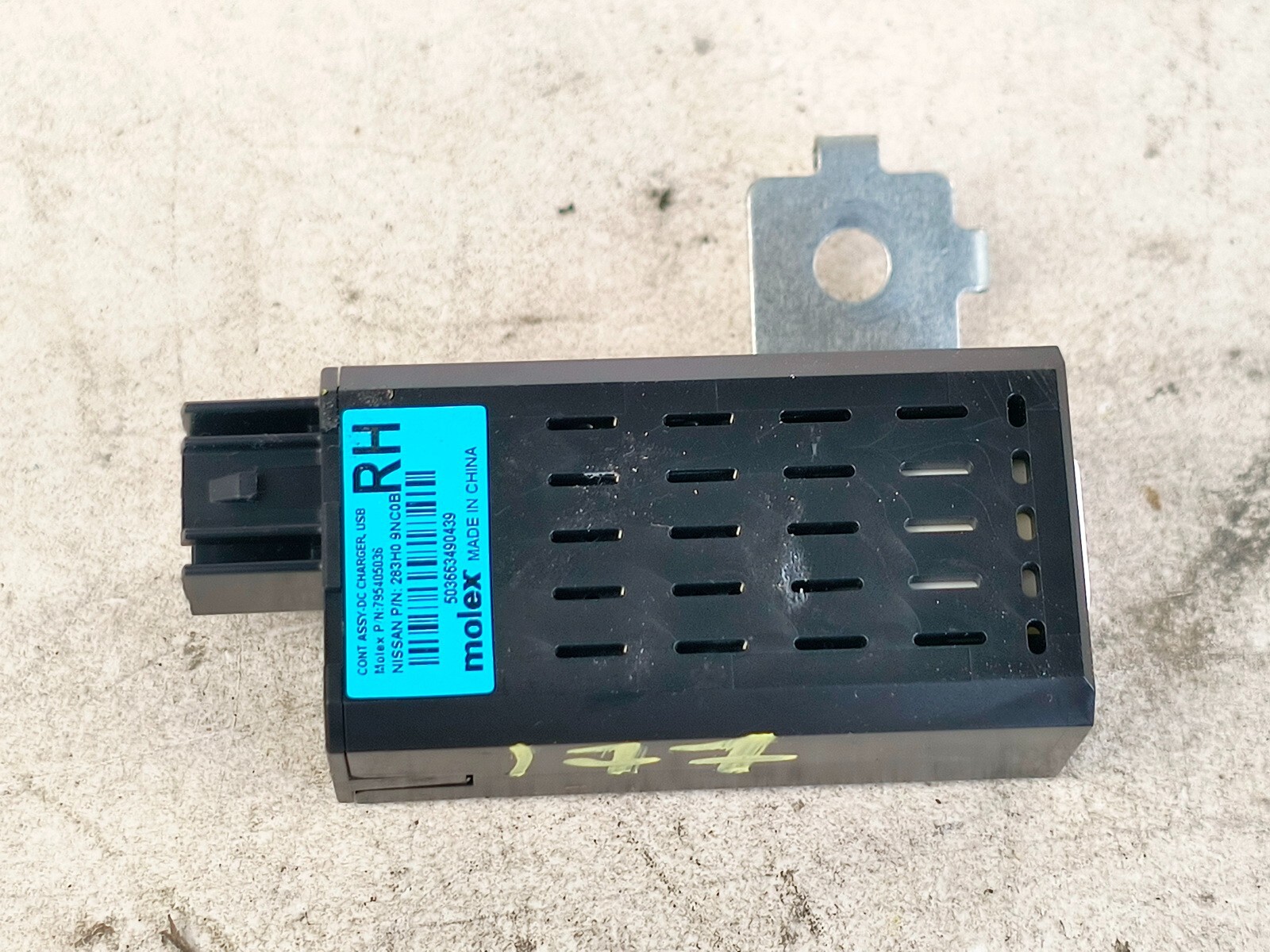 16-20 INFINITI QX60 RIGHT RH SIDE USB DC CHARGER PORT MEDIA HUB MODULE