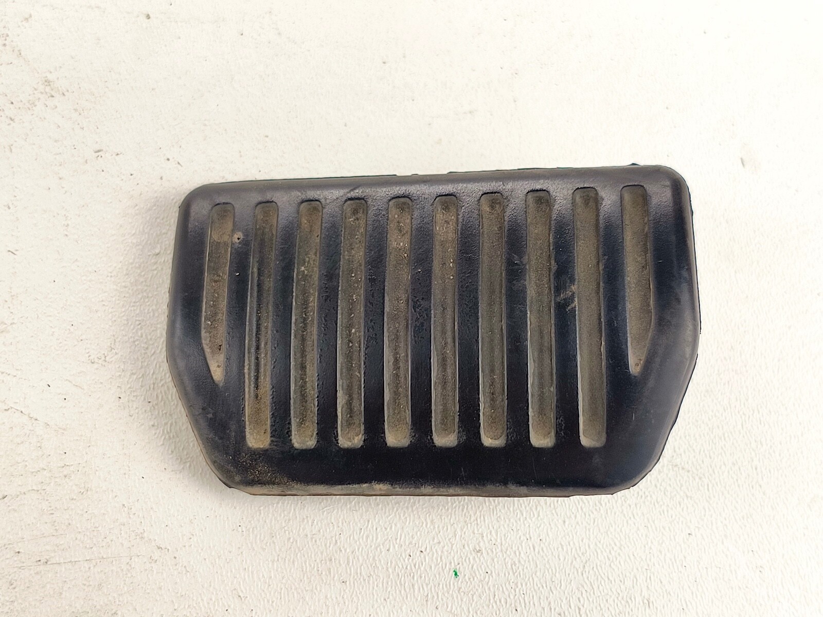 15-19 LAND ROVER DISCOVERY SPORT A/T BRAKE PEDAL PAD COVER RUBBER