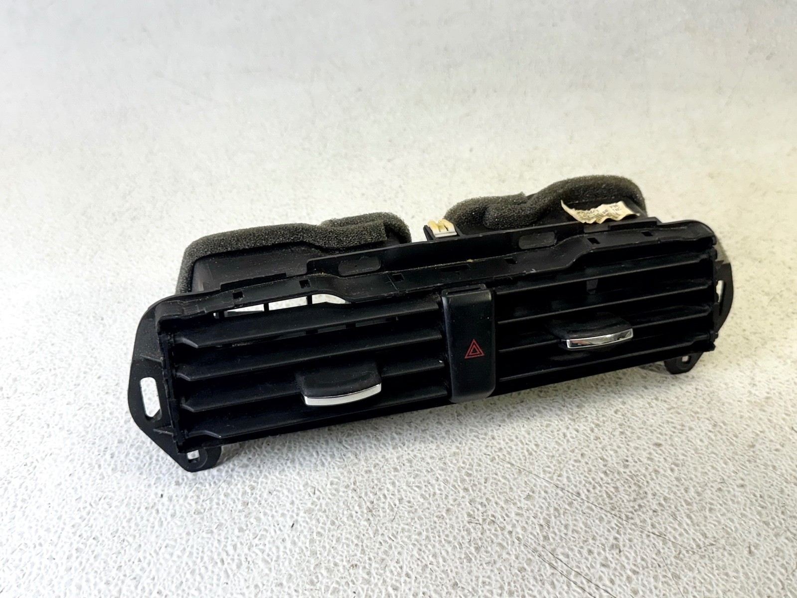 13-20 FORD FUSION DASH DAHBOARD CENTER AIR VENT GRILL W/ HAZARD LIGHT SWITCH