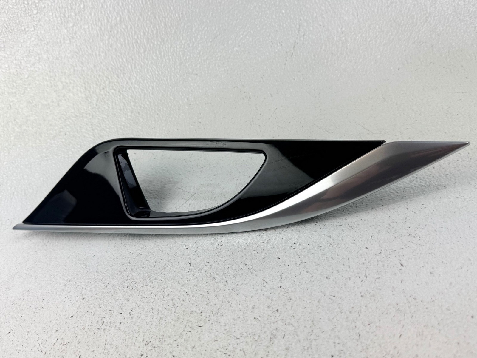 17-19 INFINITI QX30 REAR LEFT DRIVER SIDE DOOR INTERIOR HANDLE BEZEL COVER