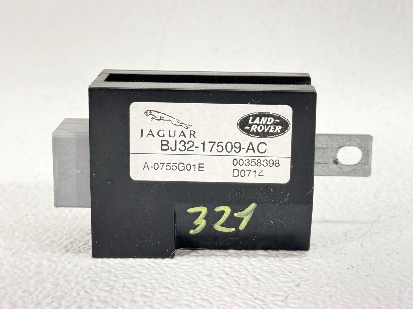 12-19 RANGE ROVER EVOQUE WINDSHIELD WIPER ARMS RELAY MODULE CONTROL UNIT