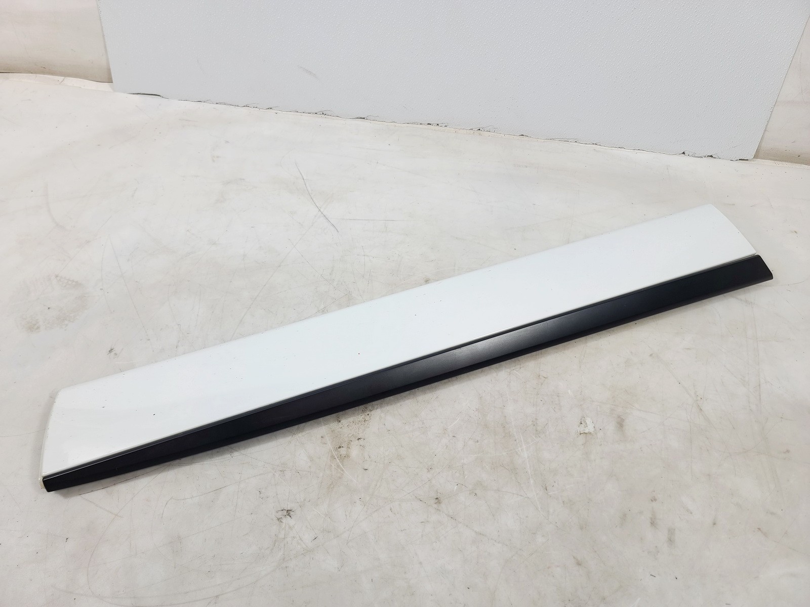 17-20 JAGUAR F-PACE FRONT RIGHT RH PASS SIDE DOOR MOLDING TRIM COVER PANEL