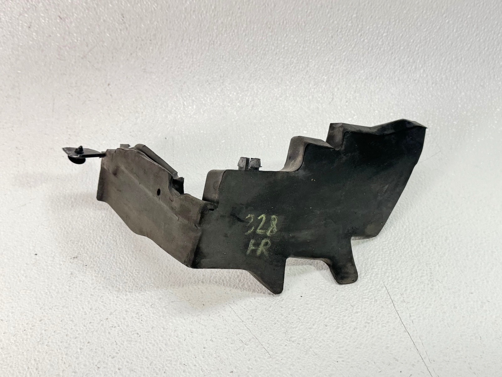 17-23 JAGUAR F-PACE FRONT RIGHT PASS SIDE FENDER INSULATOR COVER SEAL