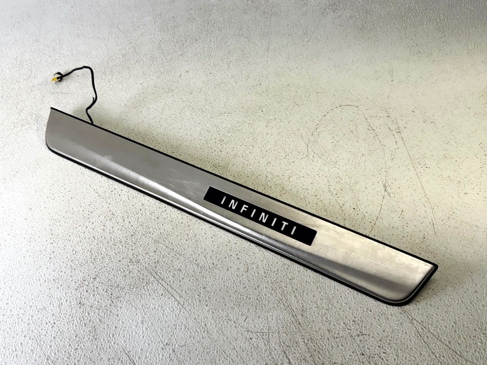 14-18 INFINITI Q50 FRONT LEFT DRIVER SIDE DOOR SILL SCUFF TRIM COVER PANEL