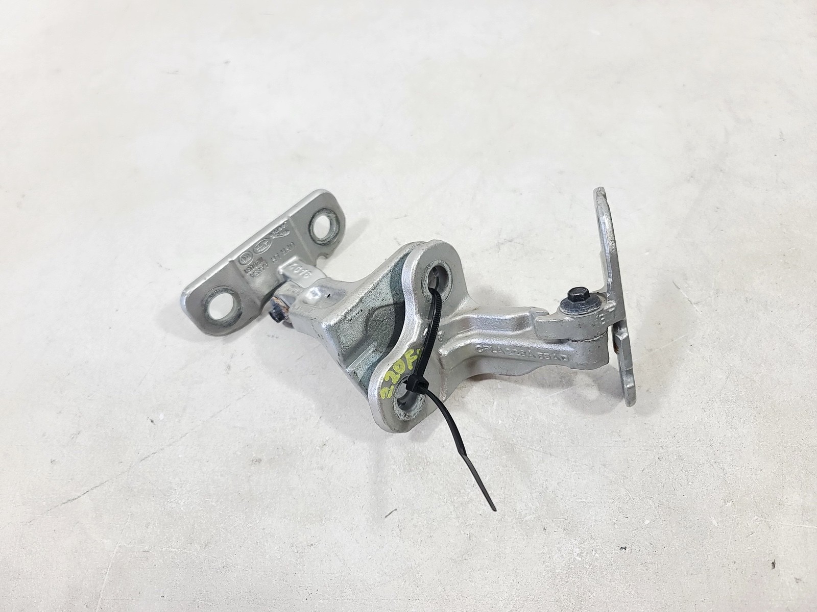 17-20 JAGUAR F-PACE FRONT LEFT DRIVER SIDE DOOR UPPER & LOWER HINGE SET OF 2
