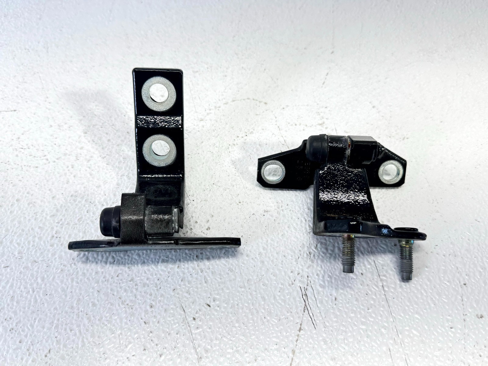 14-24 INFINITI Q50 REAR RIGHT RH PASS SIDE DOOR UPPER & LOWER HINGE SET