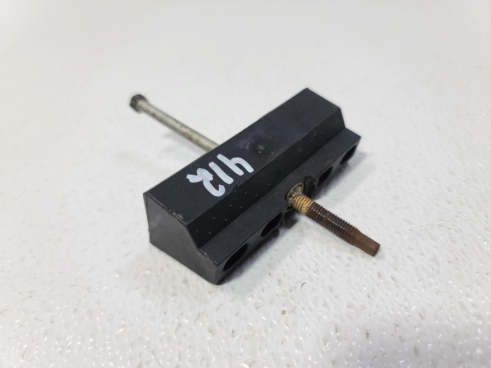 13-18 FORD C-MAX ENGINE BATTERY HOLD DOWN