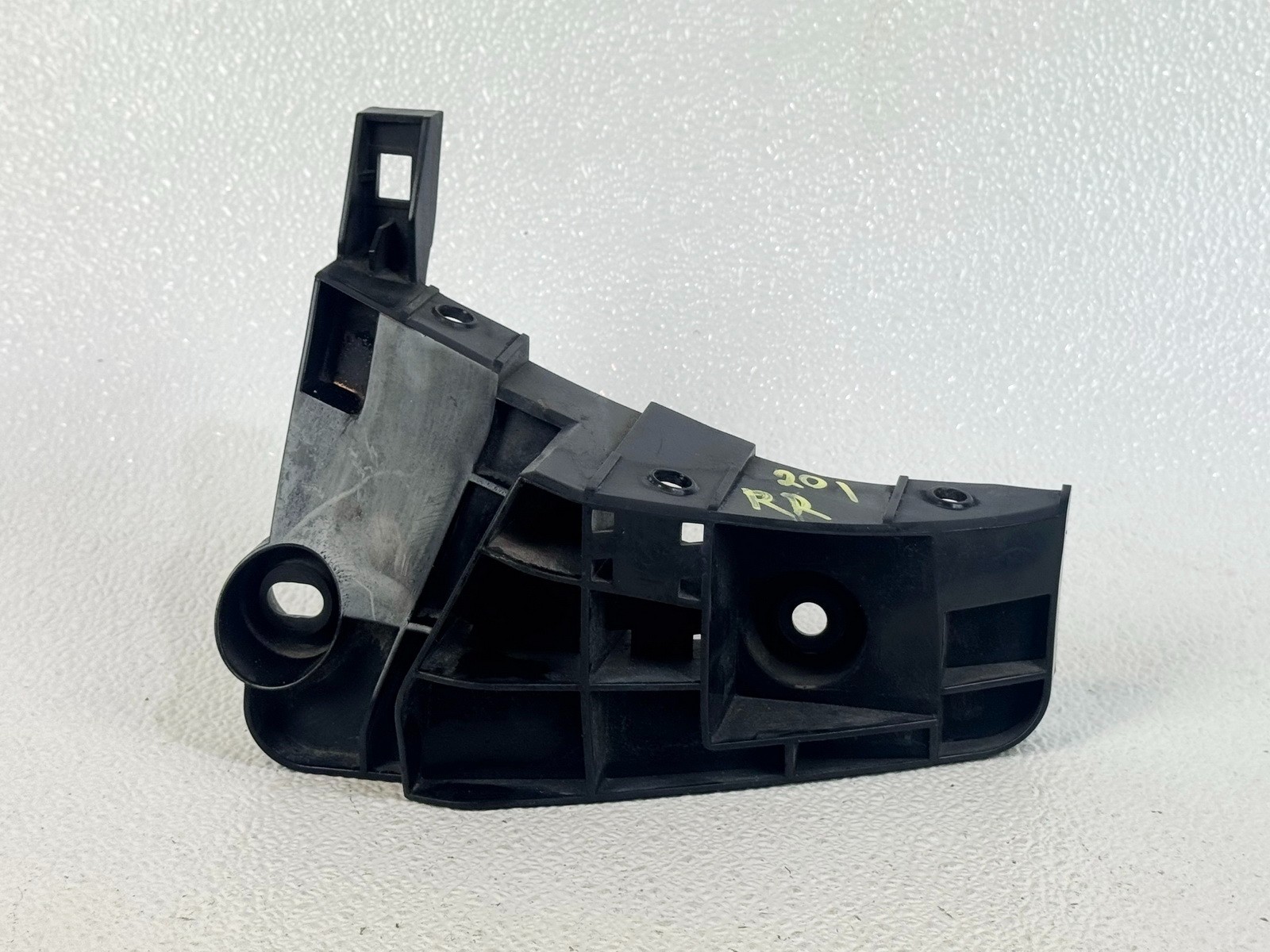 17-19 INFINITI QX30 REAR RIGHT RH PASS SIDE BUMPER RETAINER SUPPORT BRACKET