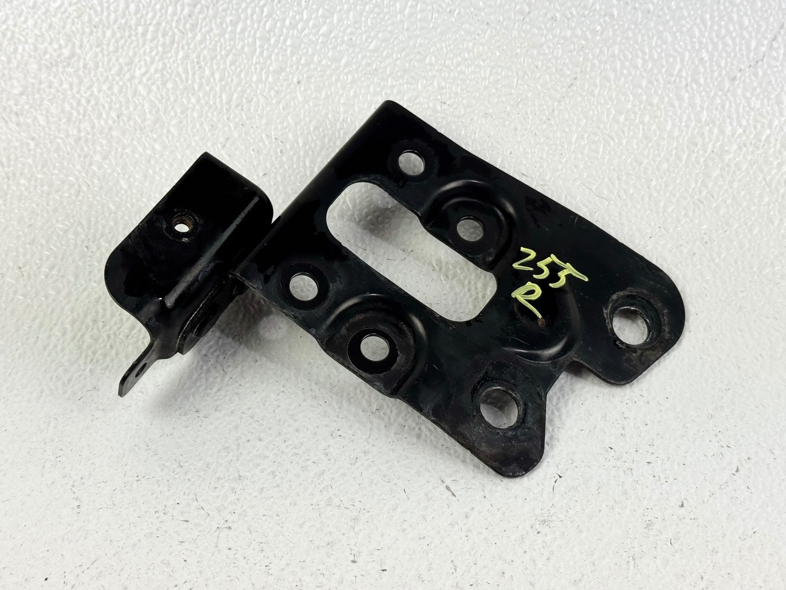 14-23 INFINITI Q50 FRONT RIGHT PASS RH SIDE HOOD LATCH LOCK MOUNT BRACKET