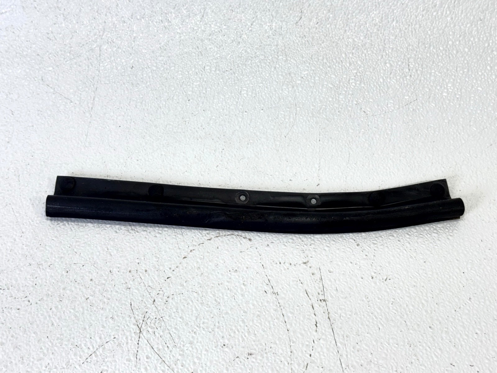 11-16 CHEVROLET CRUZE FRONT LEFT SIDE HOOD BONNET WEATHERSTRIP SEAL COVER