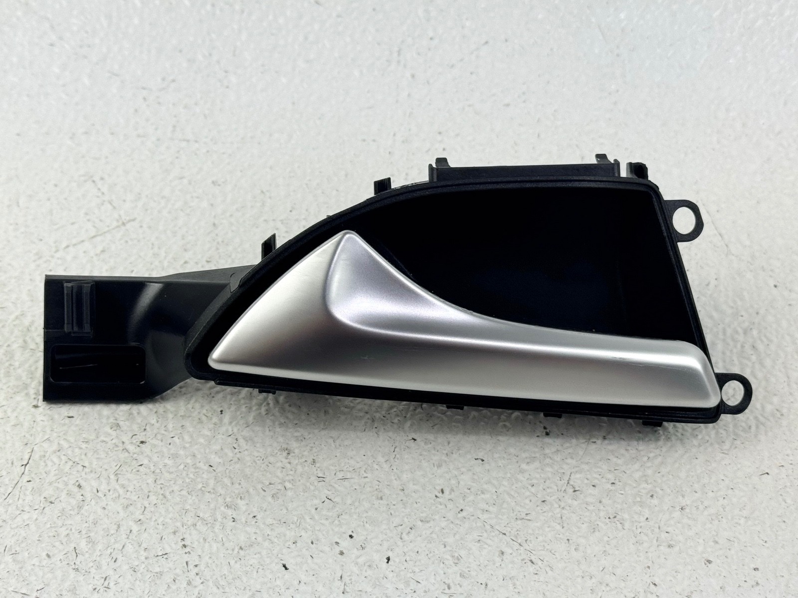 17-19 INFINITI QX30 REAR LEFT H DRIVER SIDE INSIDE INTERIOR HANDLE BEZEL