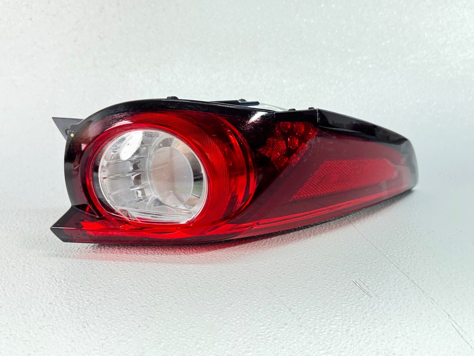 16-23 MAZDA CX-9 CX9 REAR LEFT DRIVER SIDE QUARTER OUTER TAILGATE LIGHT LAMP